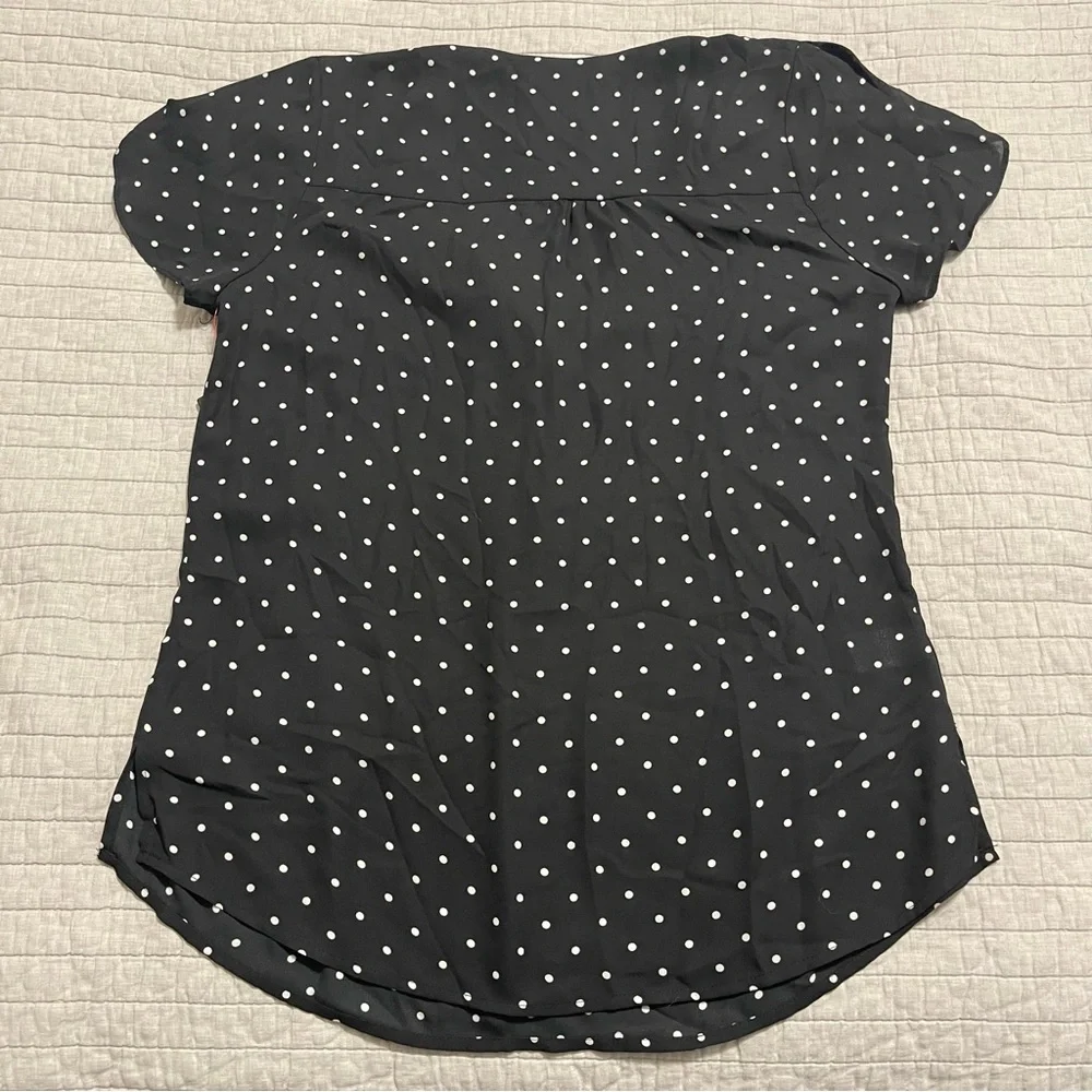 Daniel Rainn Women's Black Short Sleeve Blouse with White Polka Dots Size Small - Picture 7 of 7